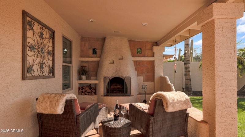 Covered Patio & Fireplace