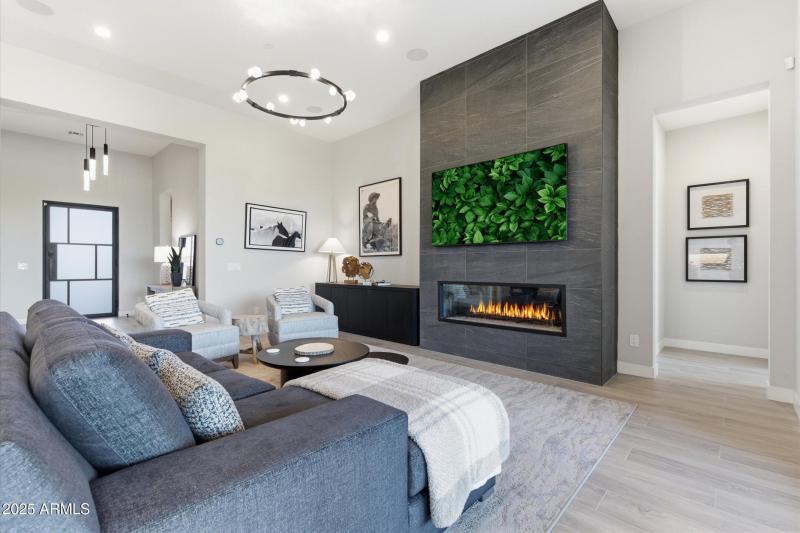 05-DSC00384_with_fire