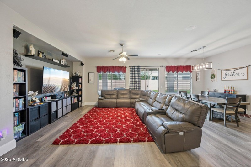 6-web-or-mls-E Decatur St-S1611-006