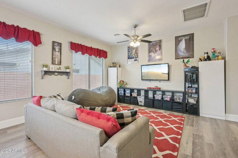 11-web-or-mls-E Decatur St-S1611-011