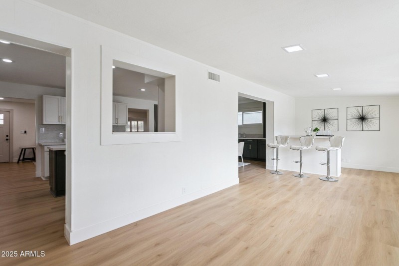 11-web-or-mls-7827-e-moreland-st