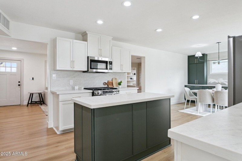 13-web-or-mls-7827-e-moreland-st