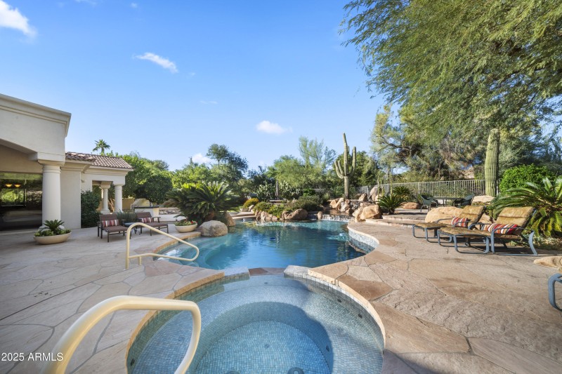 Heated Spa + Sparkling Pool