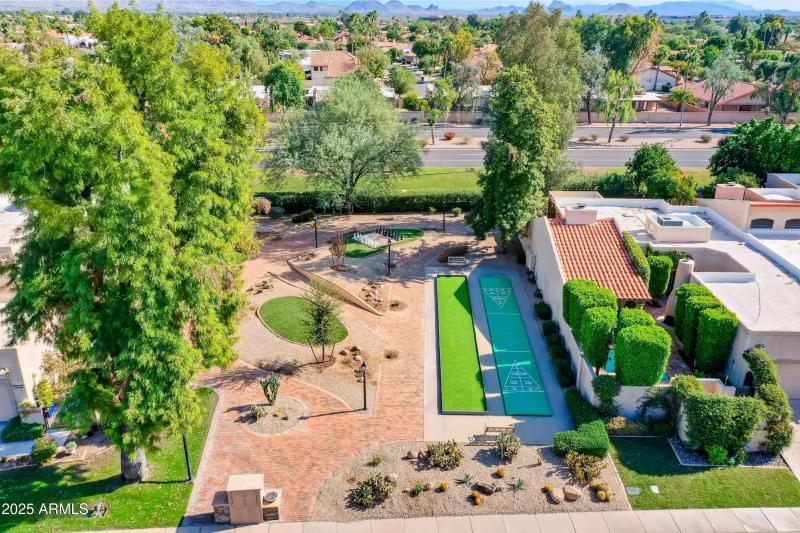 Las Palomas Community