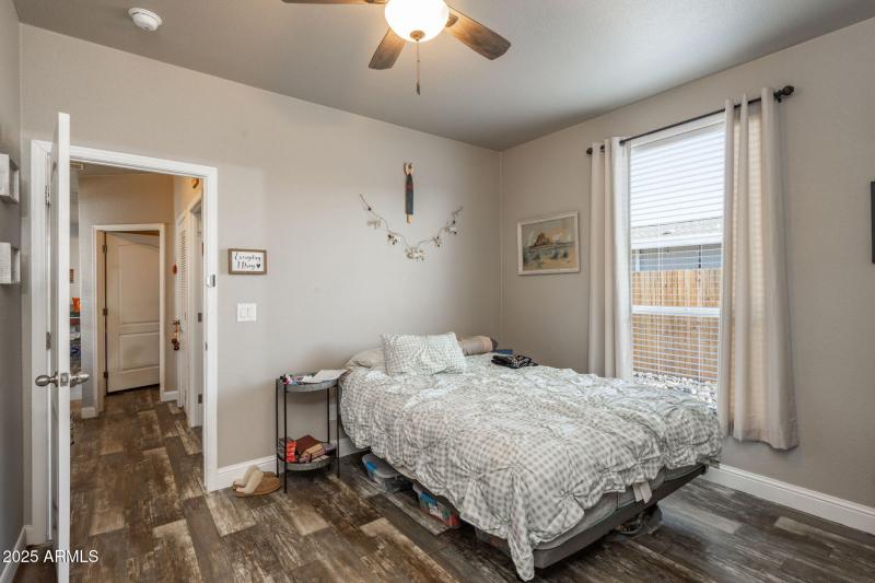 12-web-or-mls-1023-thorton-rd