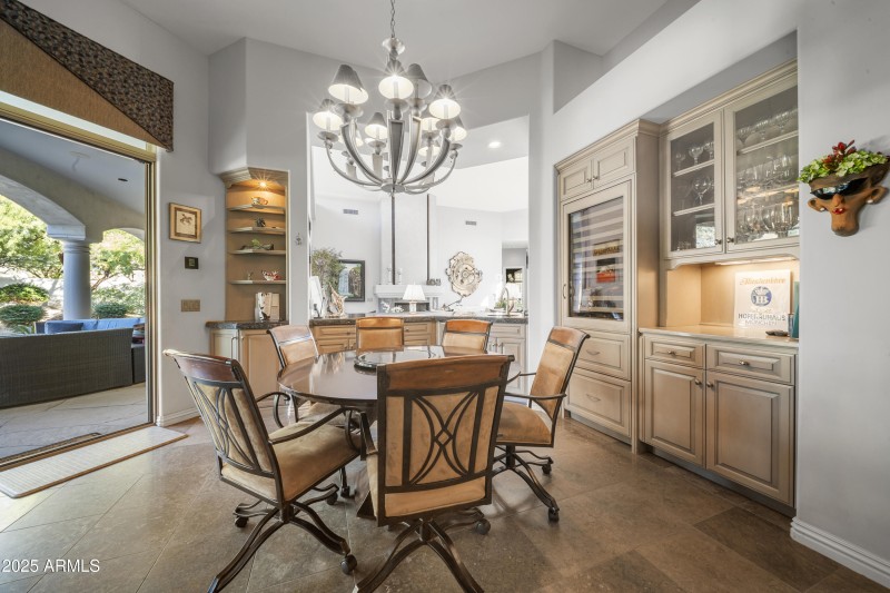 Intimate Breakfast room