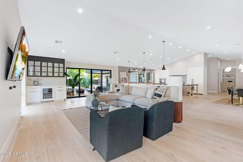 6-web-or-mls-3842-e-san-miguel-ave