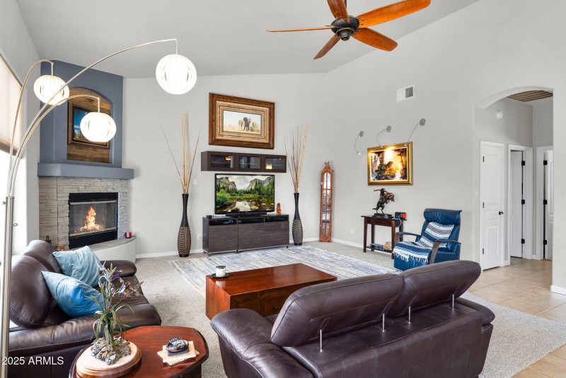 6-web-or-mls-907 E Carlise Rd-9