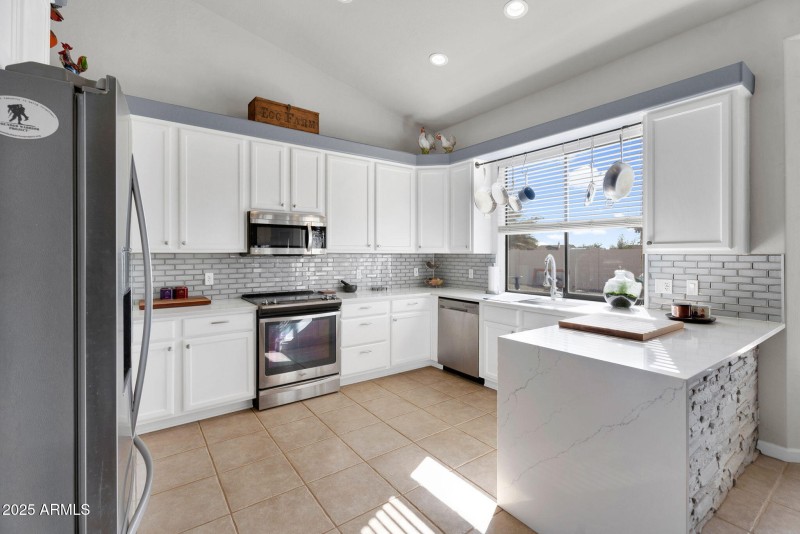 15-web-or-mls-907 E Carlise Rd-15