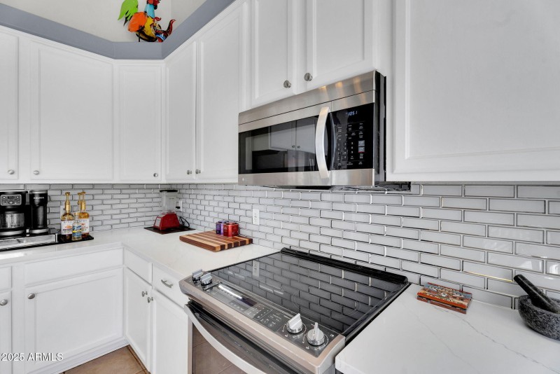 18-web-or-mls-907 E Carlise Rd-18