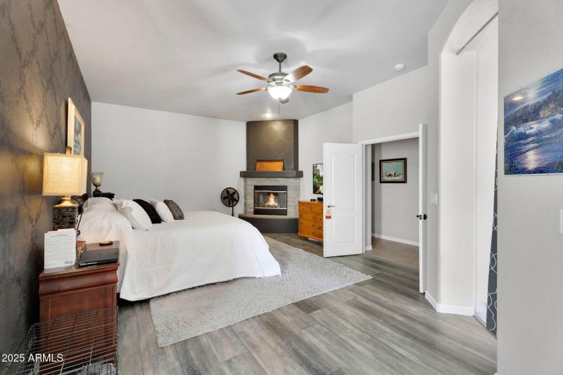 21-web-or-mls-907 E Carlise Rd-23