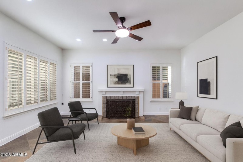 Family Room *Virtually Staged