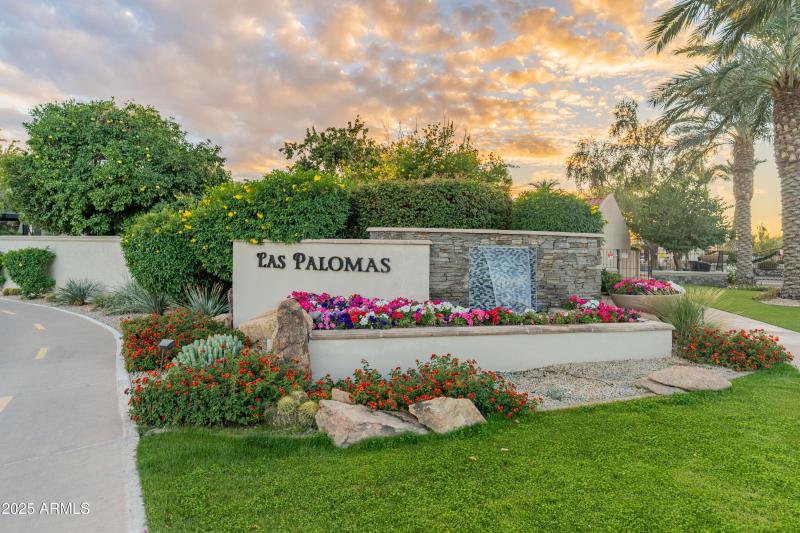 Las Palomas Community