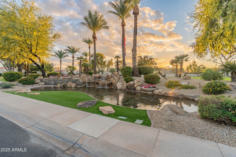 Las Palomas Community