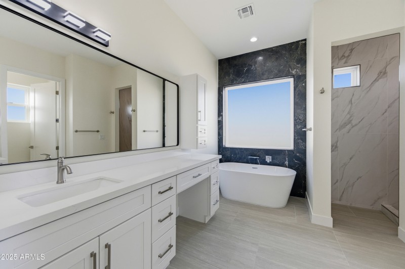 10039 N Burris Rd-110