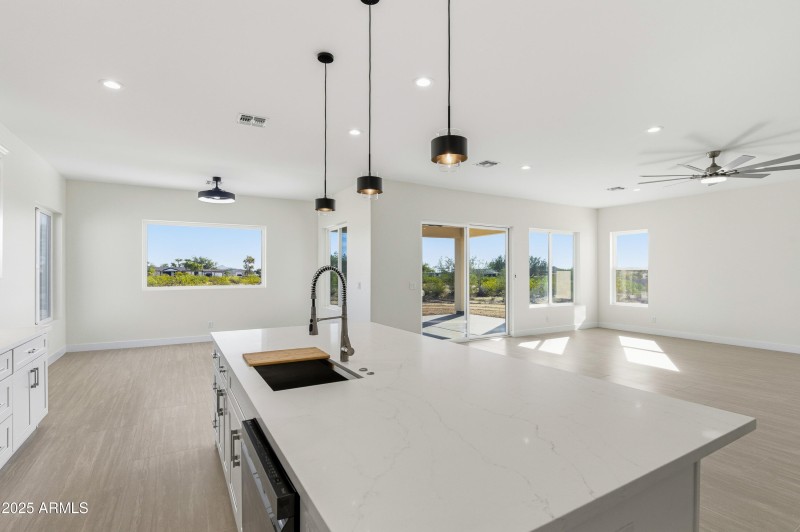 10039 N Burris Rd-123