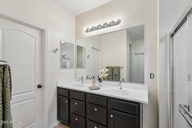 30-web-or-mls-W Rosewood Ln-S1811-028