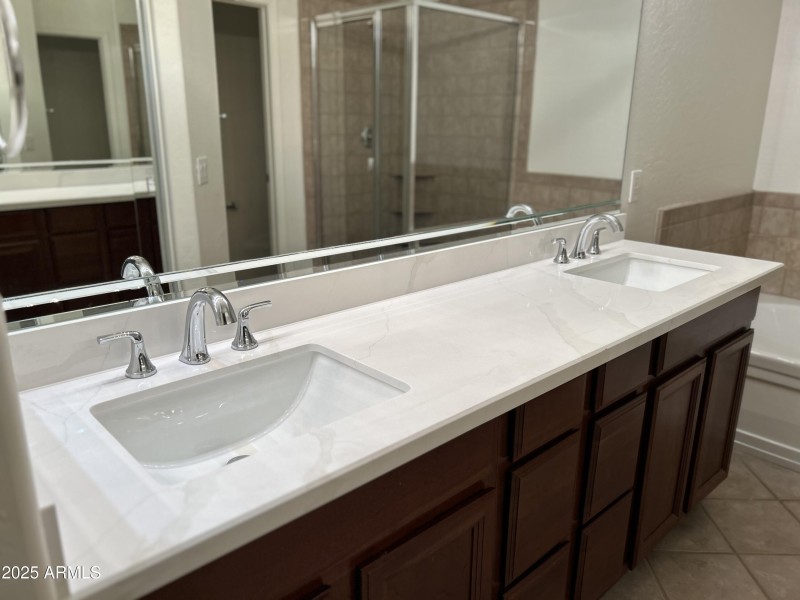 Quartz double sink primary