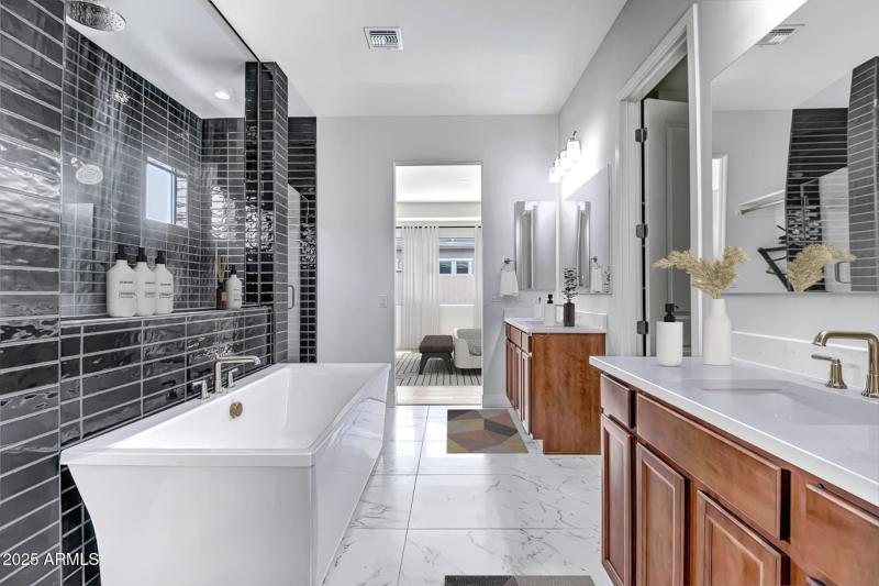 176315872427868155_1763535462947_1763158