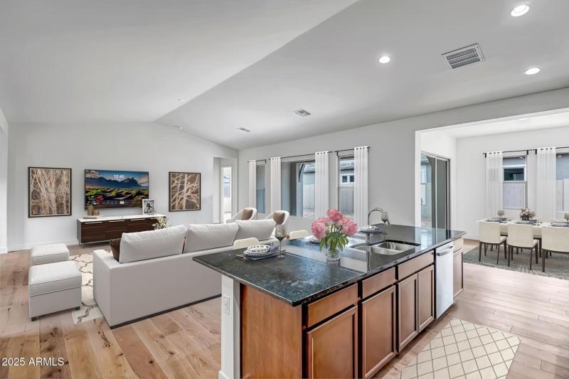 1763158724290499638_elegance_lot_1272__2