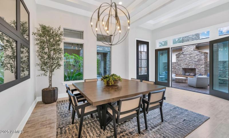 5413 E Juniper Cyn Dr-large-009-021-5413