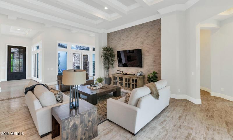 5413 E Juniper Cyn Dr-large-014-017-5413