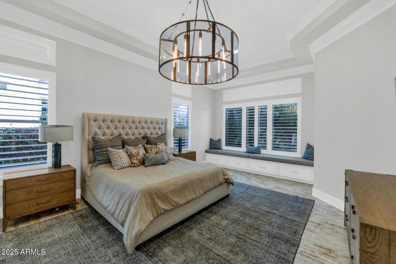 5413 E Juniper Cyn Dr-large-022-038-5413