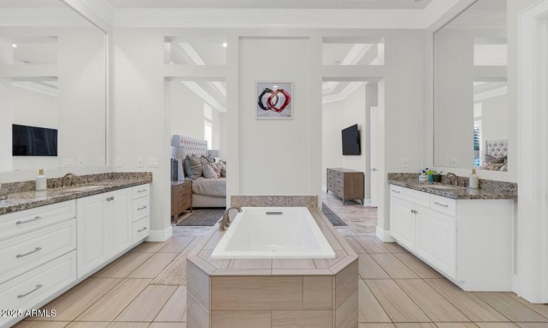 5413 E Juniper Cyn Dr-large-025-022-5413