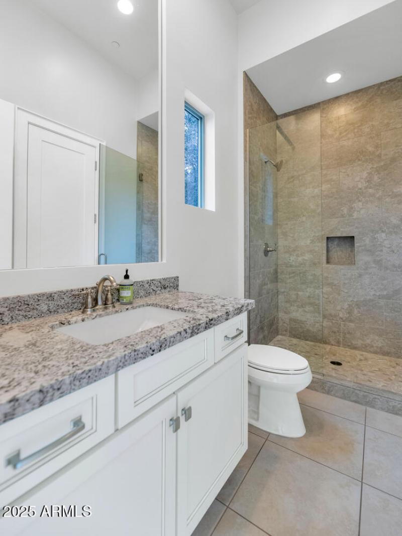 5413 E Juniper Cyn Dr-large-030-019-5413