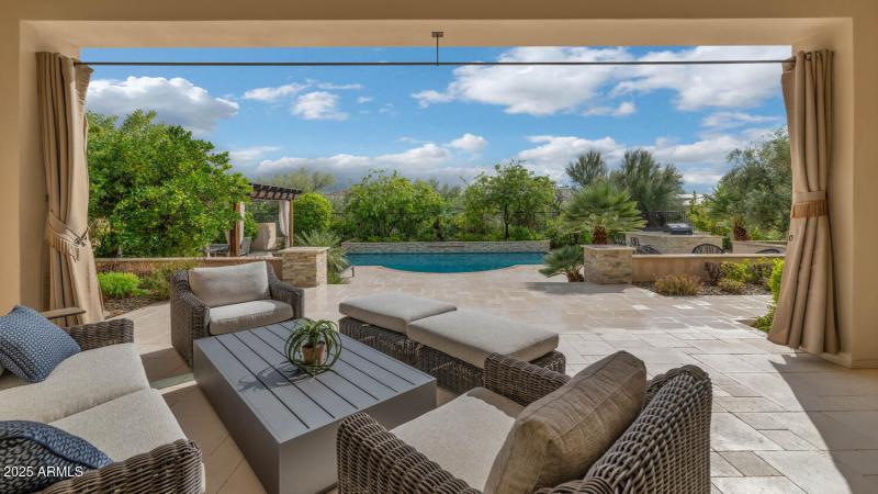 5413 E Juniper Cyn Dr-large-038-011-5413