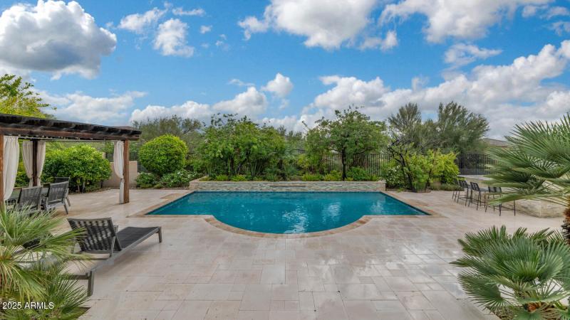 5413 E Juniper Cyn Dr-large-040-018-5413