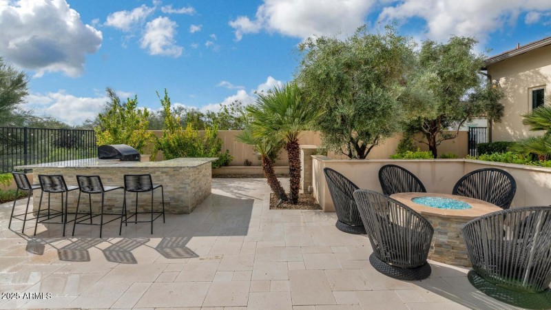 5413 E Juniper Cyn Dr-large-043-020-5413