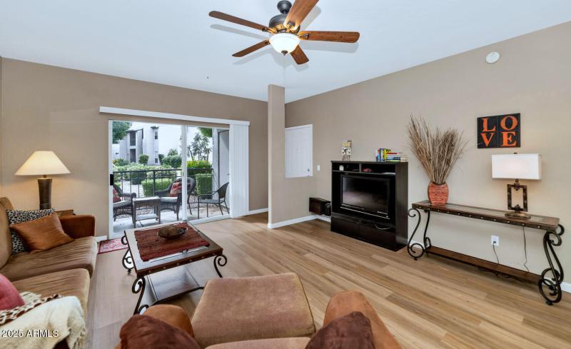 14145 N 92nd St-large-006-015-TOD1740-15