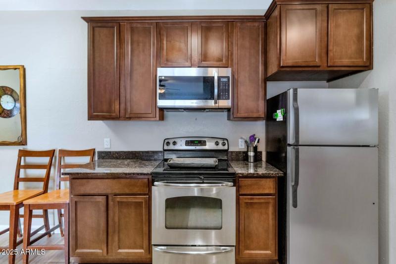 14145 N 92nd St-large-012-025-TOD1749-15