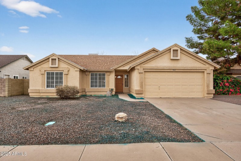 06_907_N_Falcon_Dr6_mls[1]