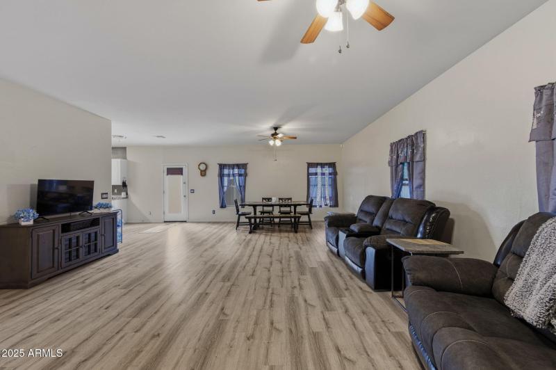 16-web-or-mls-45433 W Sandhill Rd-16