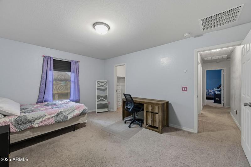 44-web-or-mls-45433 W Sandhill Rd-44