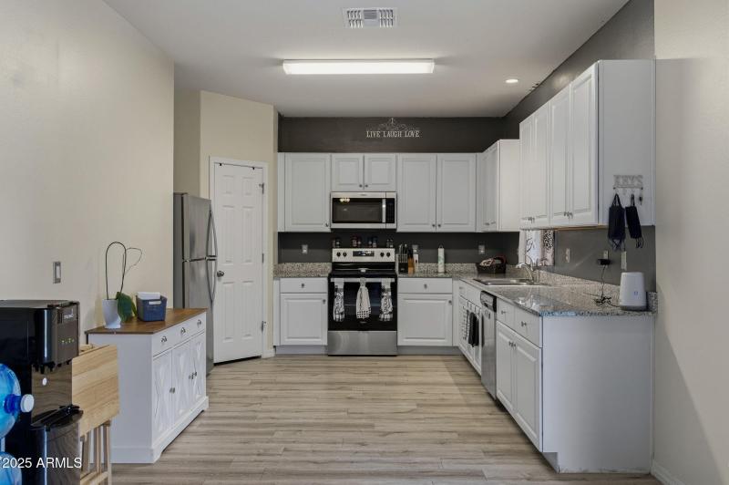 21-web-or-mls-45433 W Sandhill Rd-21