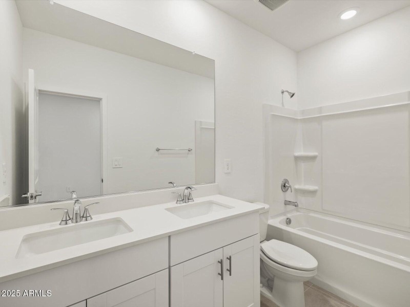 Bath 2 Double Sinks!