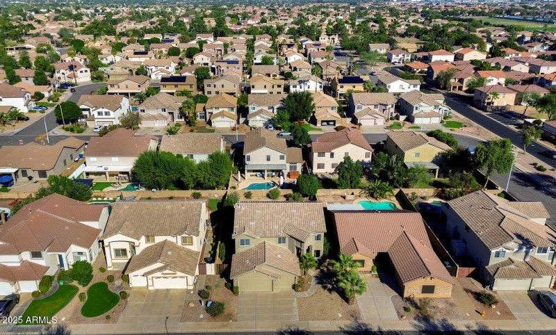 482 W Aloe Pl-large-002-001-482 W Aloe-1