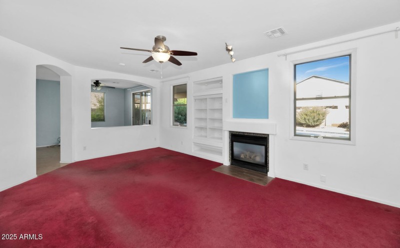 482 W Aloe Pl-large-009-020-482 W Aloe-1