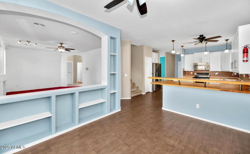 482 W Aloe Pl-large-013-017-482 W Aloe-1