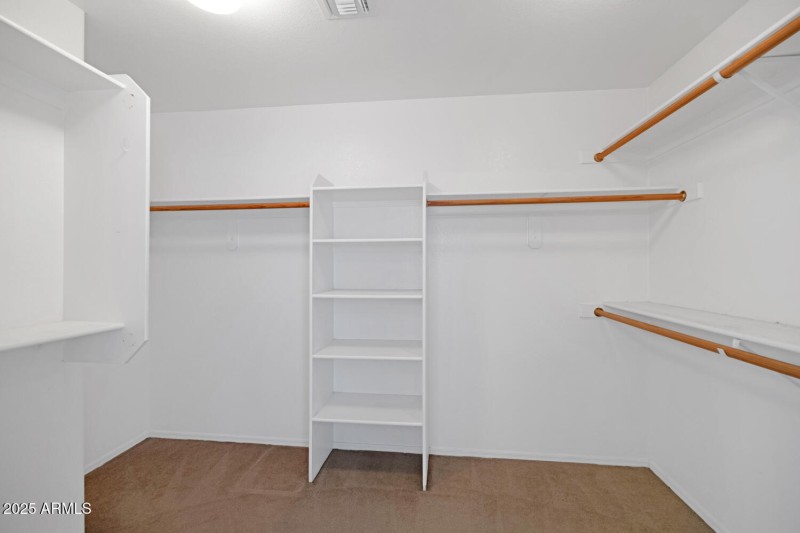 482 W Aloe Pl-large-025-035-482 W Aloe-1