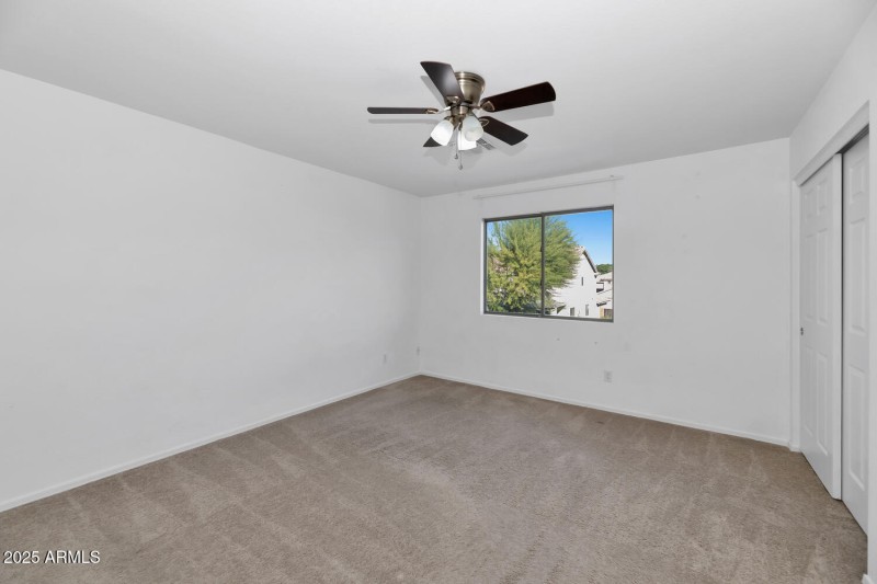 482 W Aloe Pl-large-027-039-482 W Aloe-1