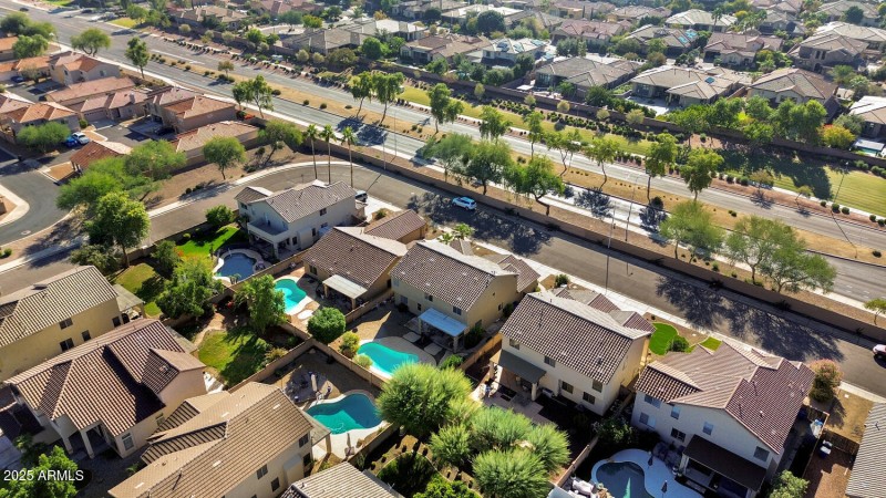 482 W Aloe Pl-large-036-004-482 W Aloe-1