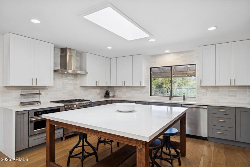 Gorgeous Large Island