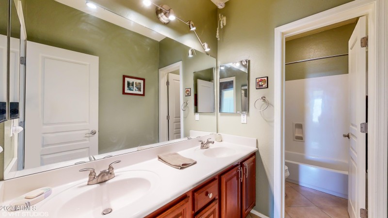 2nd Bathroom upstairs