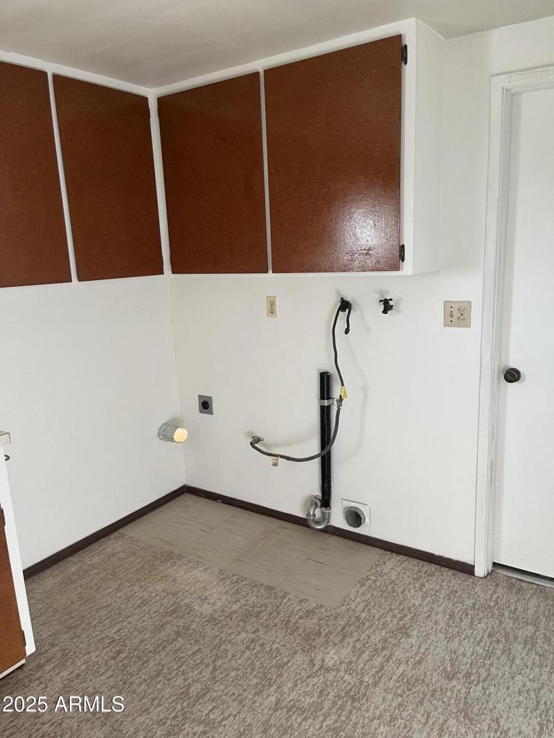 461 W 5th St Utility Room Hookups