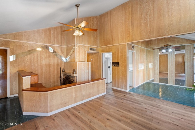 Spacious open living/dinig