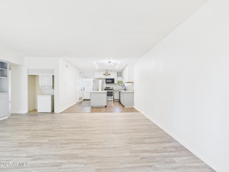 CAM02404G0-PR0163-STILL003